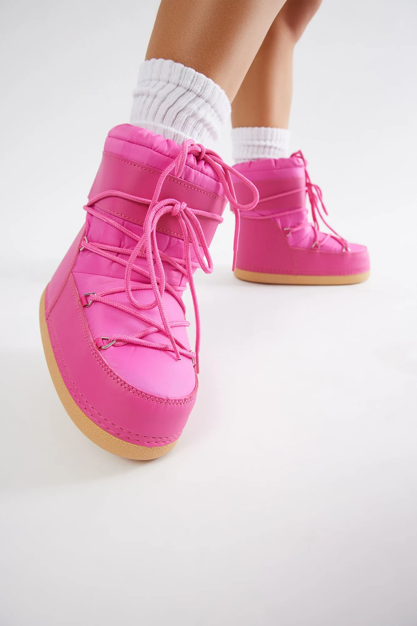 Arrowhead Flat Boots - Pink