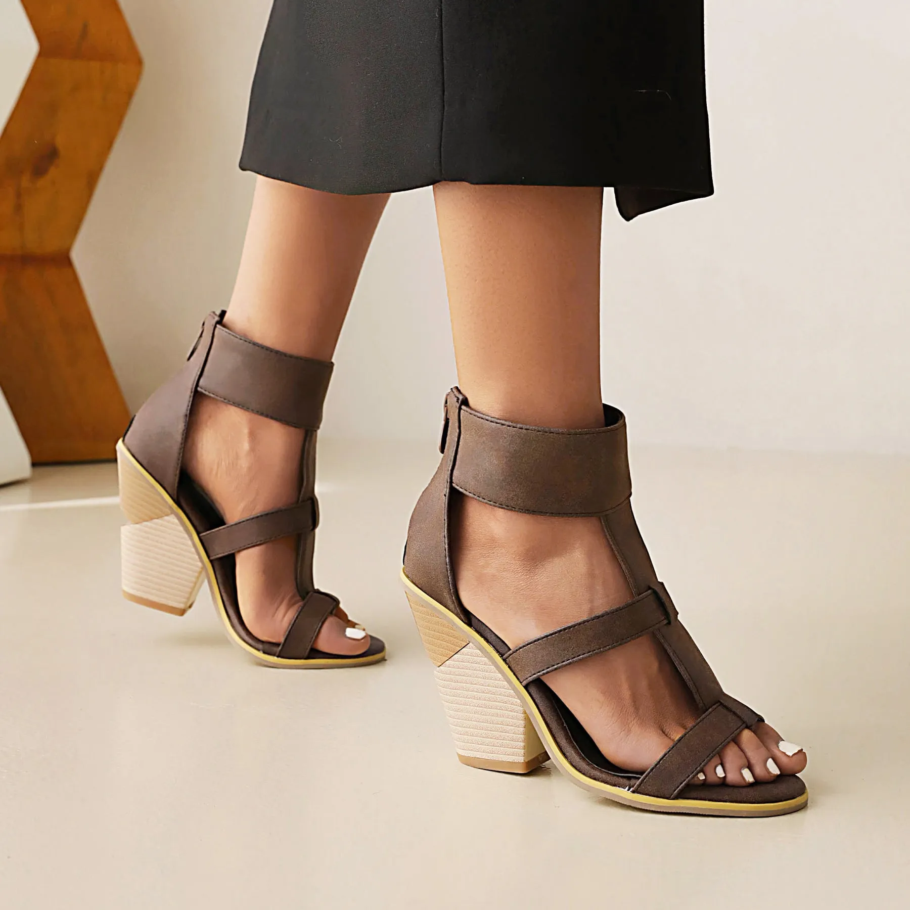 Bigsizeheels Wood Grain Cut-Outs Wedge Sandals-Brown