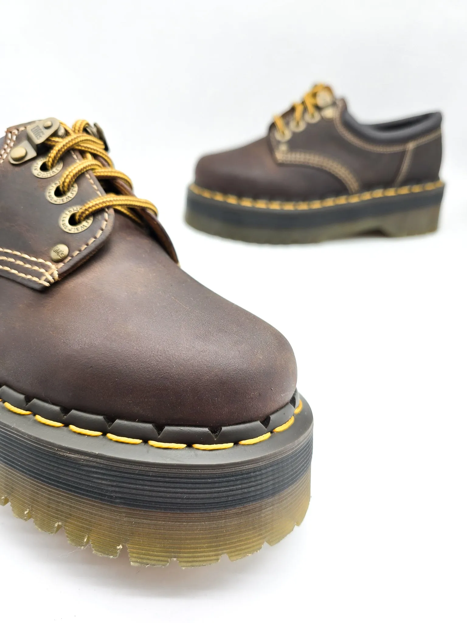 DR. MARTENS 8053 QUAD ARC CRAZY HORSE