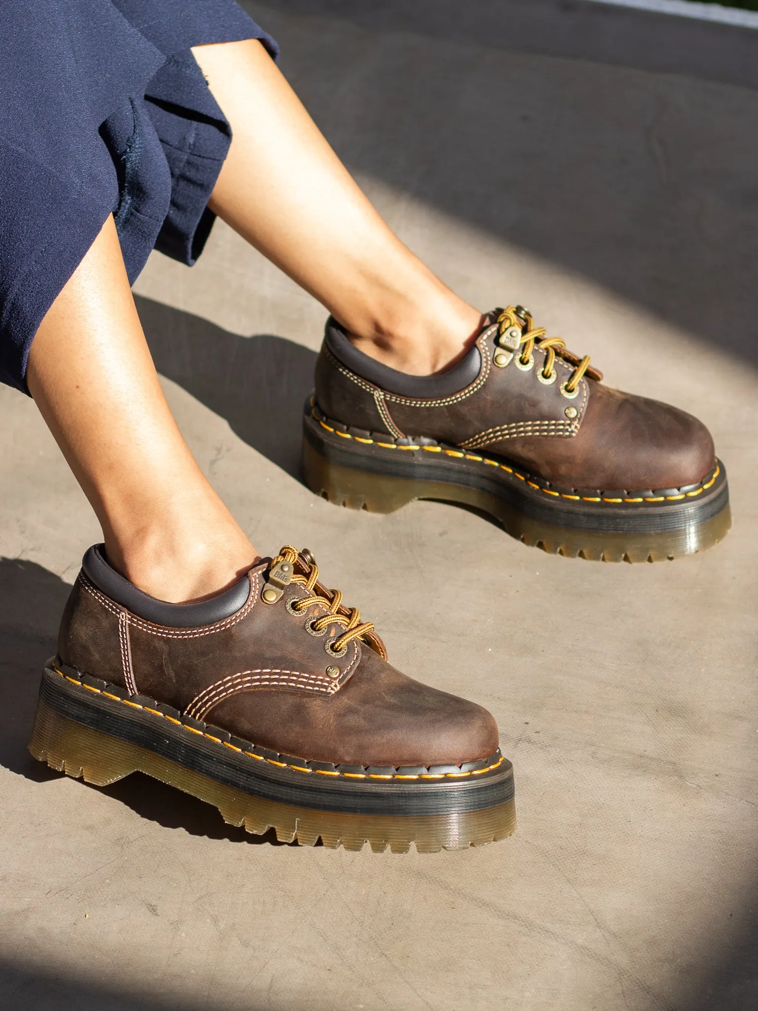 DR. MARTENS 8053 QUAD ARC CRAZY HORSE