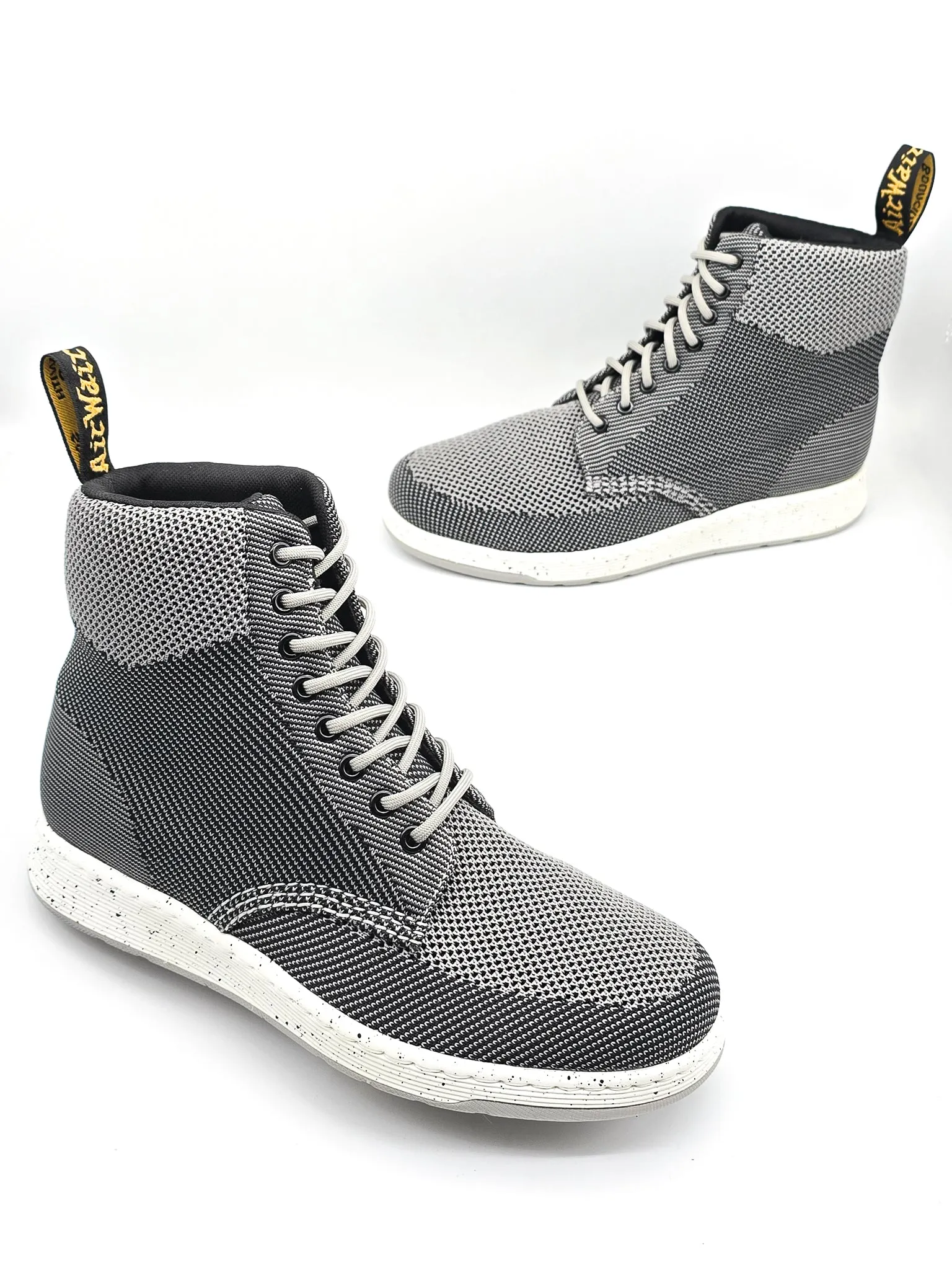 DR. MARTENS RIGAL GREY