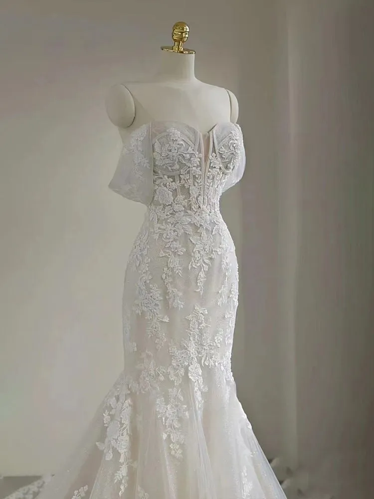 Elegant Trumpet/Mermaid Sweetheart Lace Appliques Wedding Dress