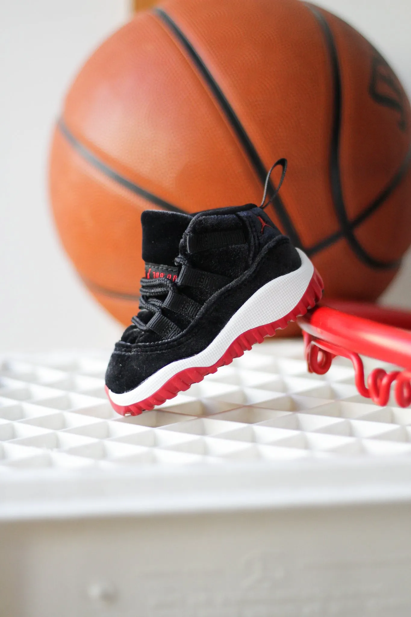 JORDAN 11 RETRO (TD) "BLACK/GYM RED"