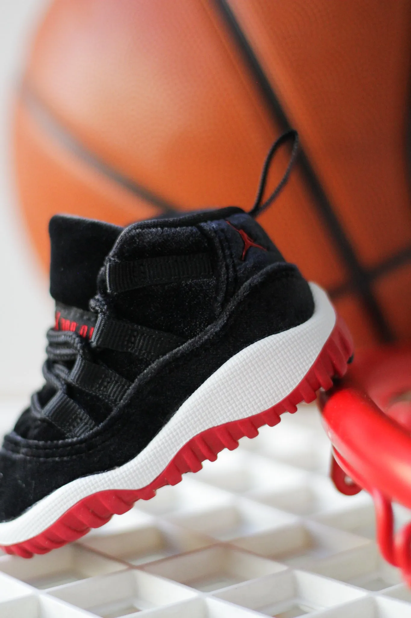 JORDAN 11 RETRO (TD) "BLACK/GYM RED"